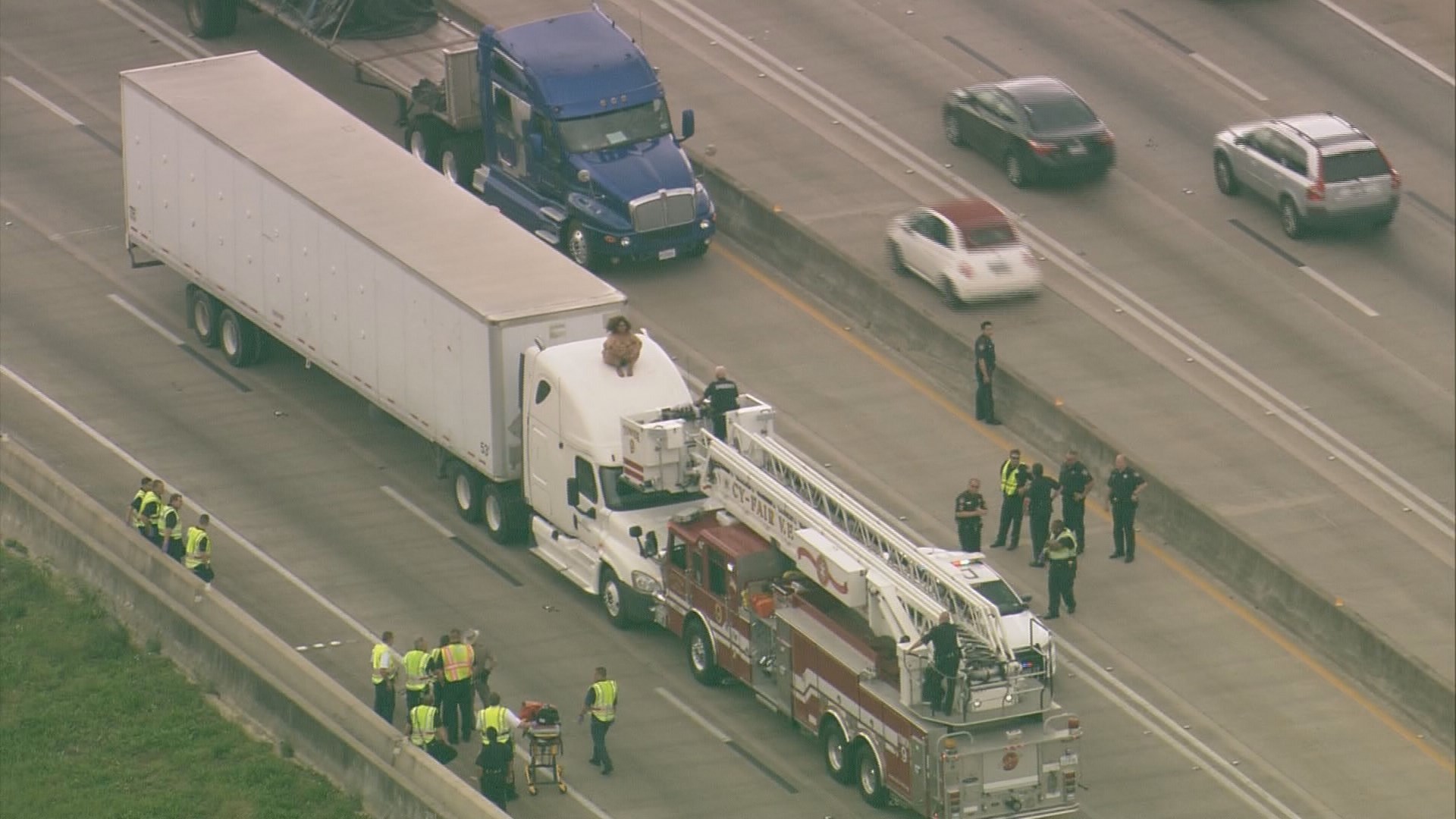 Naked dancing woman shuts down Highway 290 | 13wmaz.com
